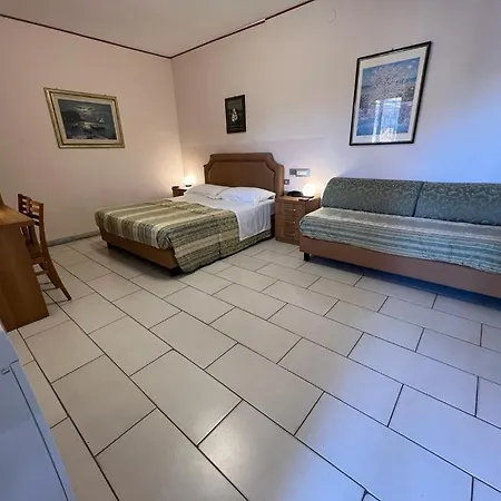فندق Mare Pineta باري